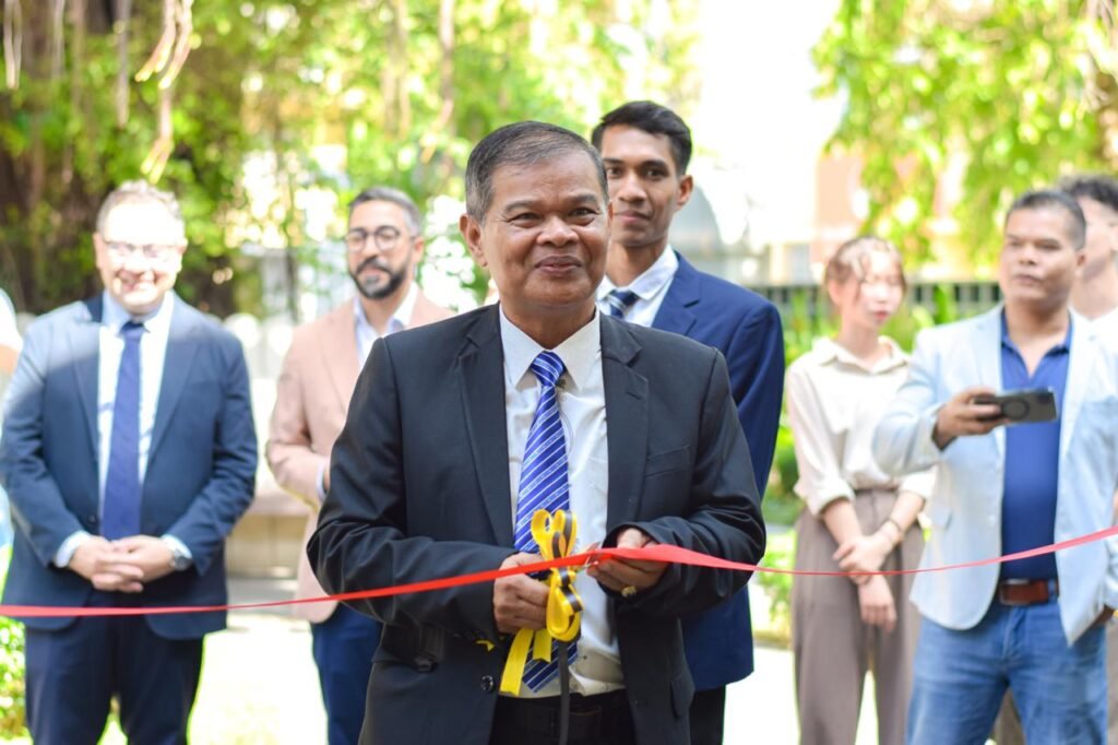 Color Outside the Lines: A Celebration of Khmer Art Concludes with Awarding of Top 3 Artists