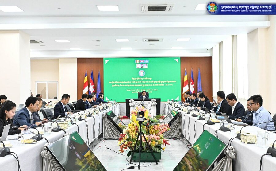 Hem Vanndy Chairs Meeting to Streamline Cambodia’s SME Data Collection