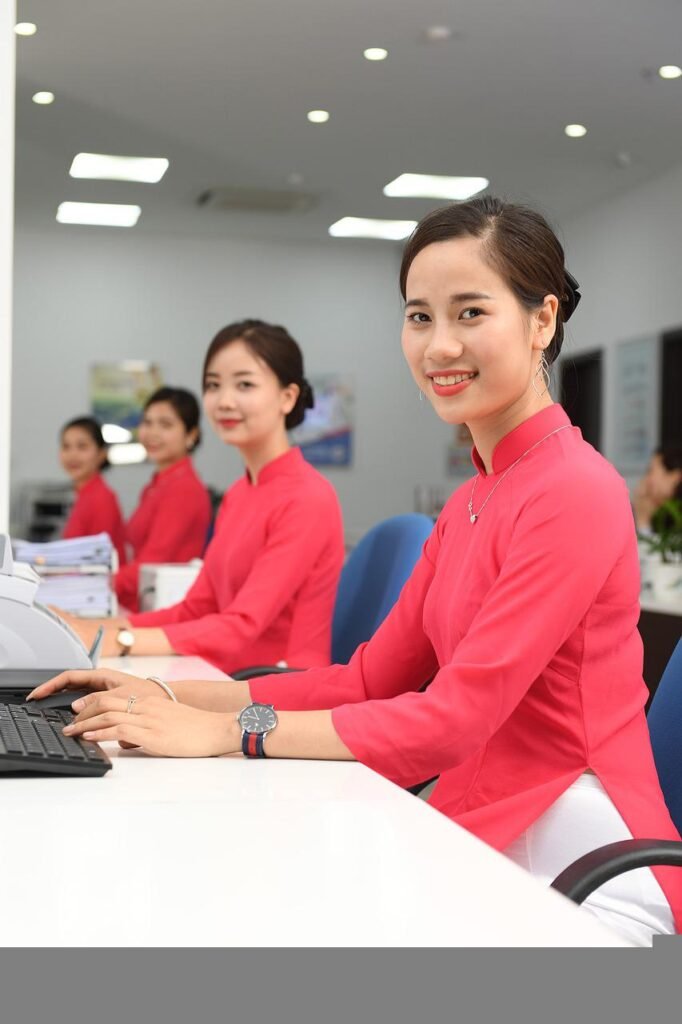 women, office, desk-5772029.jpg