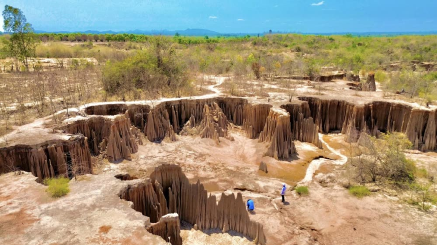 Krang Dey Vay Eroded Land: A Unique Geological Formation in Kampong Speu