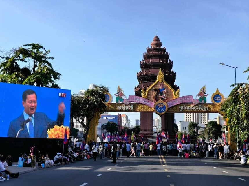 Tens of Thousands of Cambodians Join Solidarity March to Support Border Resolution Efforts