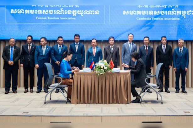 Cambodia, China Ink Five MoUs to Boost Tourism Cooperation