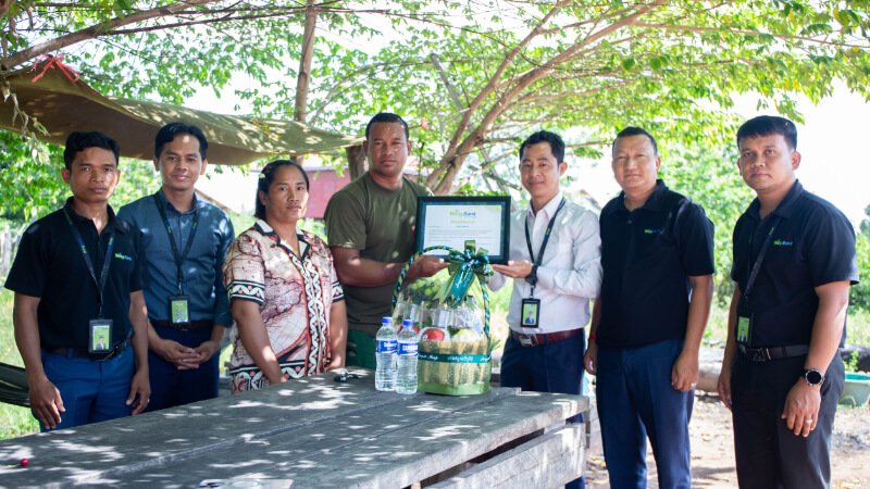 Wing Bank Hands Over Loan Write-Off Certificates to Injured Soldiers