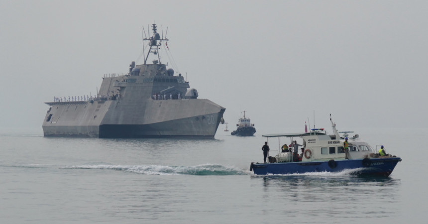 US Navy warship docks at Ream Naval Base