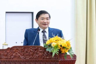 Cambodian workers and employment growth chart showing increase to 10.7 million in 2025