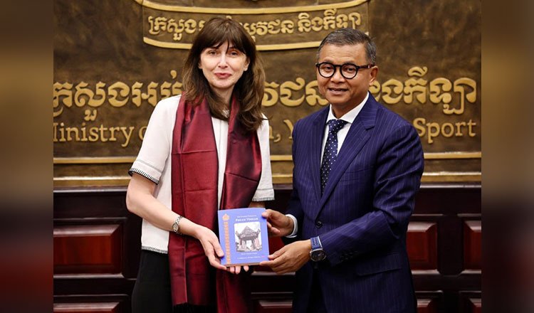 UN Resident Coordinator praising Cambodia education reform progress meeting