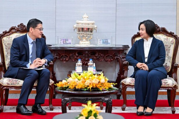 NBC and Bank of China meeting on investment expansion in Cambodia financial sector