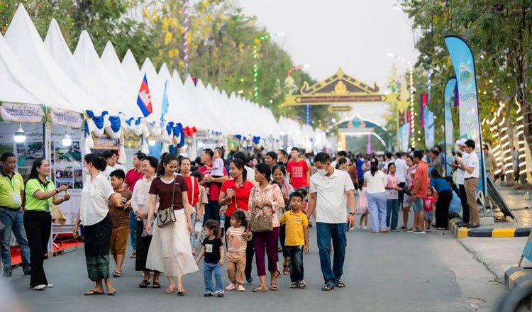 Cambodia River Festival in Kratie promoting Mekong tourism and cultural performances