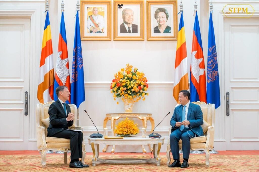 Cambodian Prime Minister Hun Manet holding talks with Dutch Ambassador Remco Johannes van Wijngaarden at the Peace Palace in Phnom Penh regarding Cambodia-Netherlands economic cooperation and investment relations.