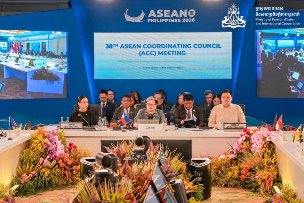ASEAN foreign ministers meeting during the 38th ASEAN Coordinating Council session