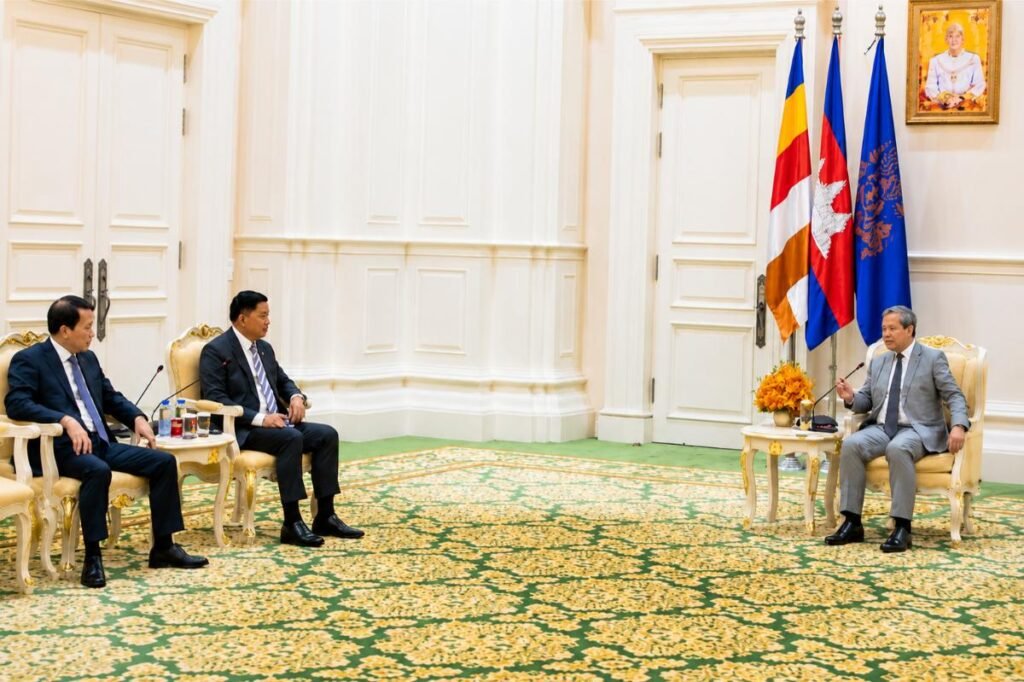 Prime Minister Urges Stronger Trilateral Security Cooperation with Laos and Vietnam