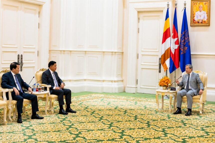 Prime Minister Urges Stronger Trilateral Security Cooperation with Laos and Vietnam