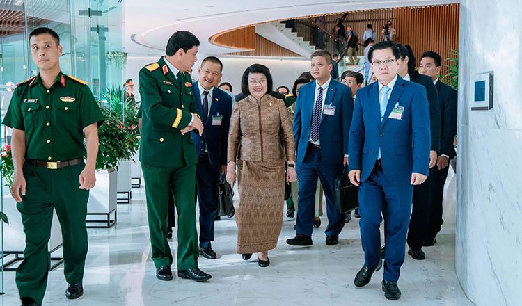 Vietnam's Telecom Giant Viettel Eyes Expanded Investment in Cambodia